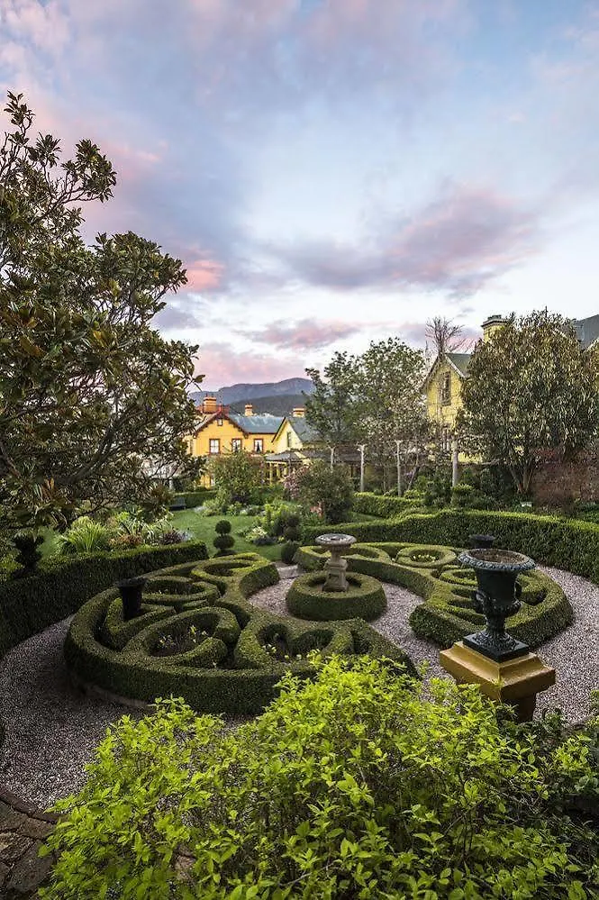 Corinda Contemporary Apartment Hobart